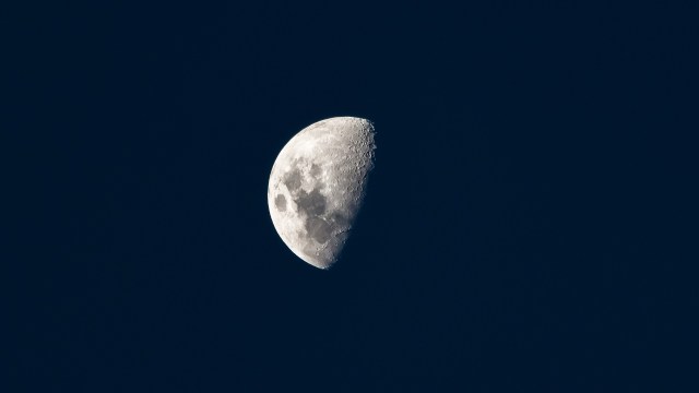 moon-2683185_1920